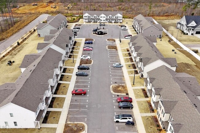 Building Photo - 1025 Peony Ln