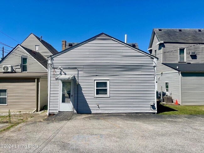Building Photo - 504 Vincennes St