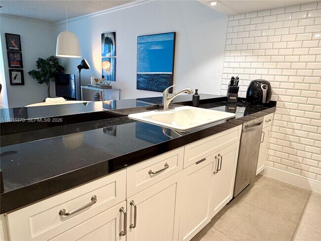 Building Photo - 555 NE 15th St