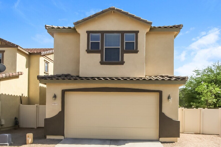 Primary Photo - 5807 E Grove Ave