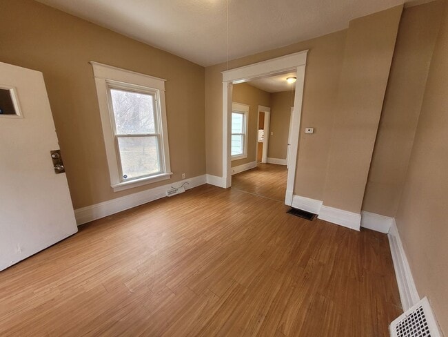 Building Photo - Two Bedroom Home with Washer/Dryer