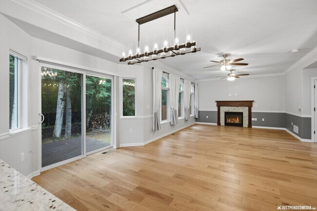 Building Photo - 13259 Rosser Dr