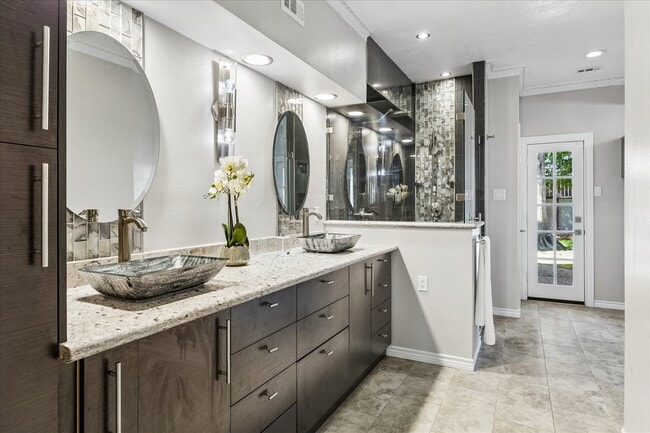 Building Photo - 1030 Crossroads Dr