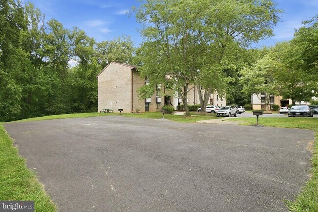 Building Photo - 11619 Stoneview Square