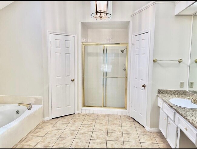 Building Photo - 22527 Wildwood Grove Dr