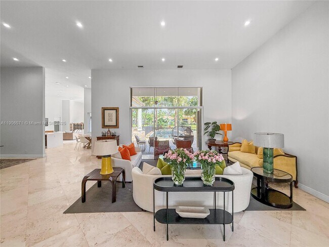 Building Photo - 2514 Poinciana Dr