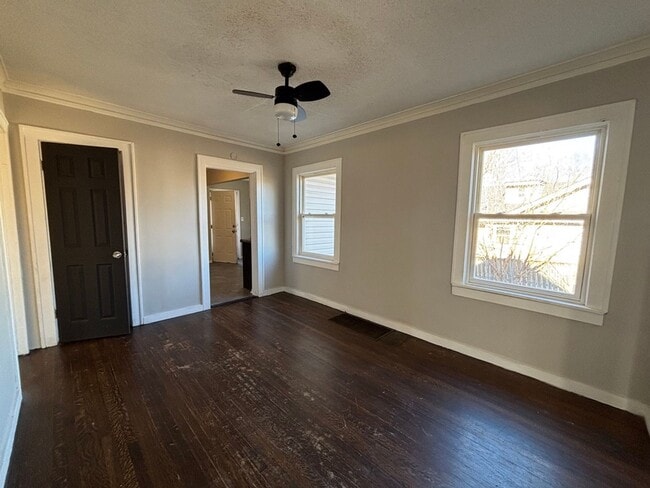 Building Photo - Spacious 2BR + Den with Huge Deck & Hardwood Floors