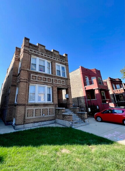 Building Photo - 4827 W Barry Ave