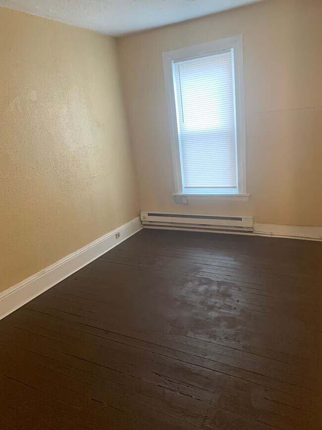 Building Photo - 1 Bed/1Bath East York City SD