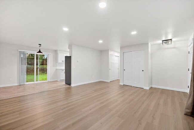 Building Photo - Light & Airy 2-Bedroom Olympia Home with Private Baths & Spacious Backyard!