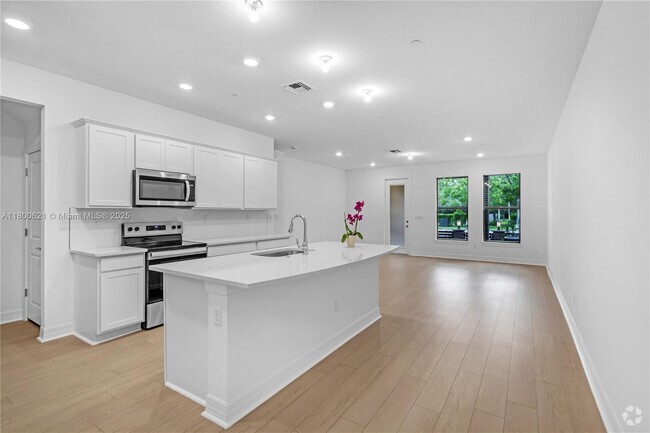 Building Photo - 8353 NW 7th Pl