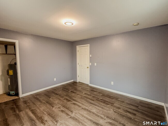 Building Photo - 51 River St