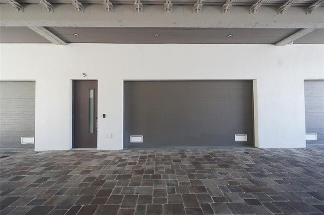 Building Photo - 4910 W McElroy Ave