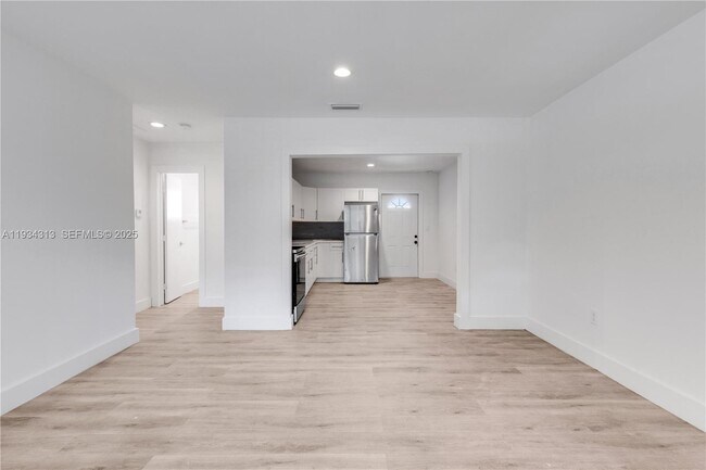 Building Photo - 2512 NE 182nd Terrace