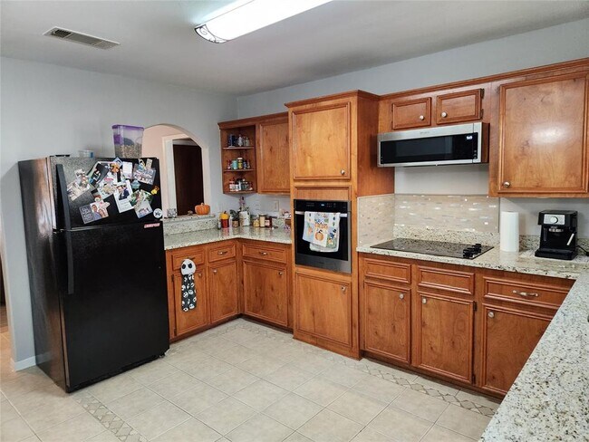 Building Photo - 21600 Long Hill Dr