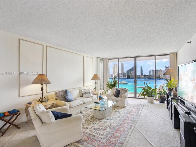 Building Photo - 2800 Island Blvd