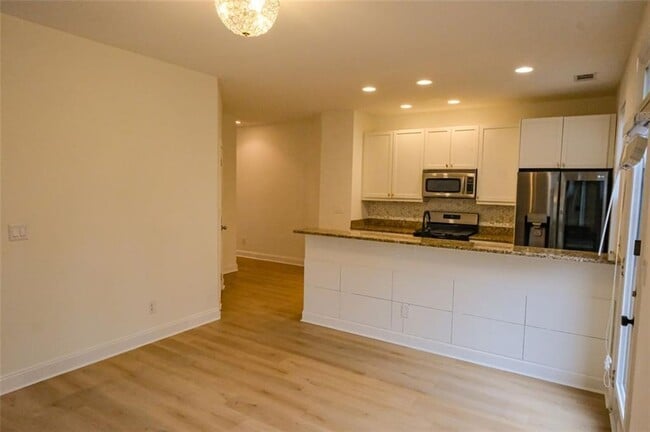 Building Photo - 6001 Brookside Oak Cir