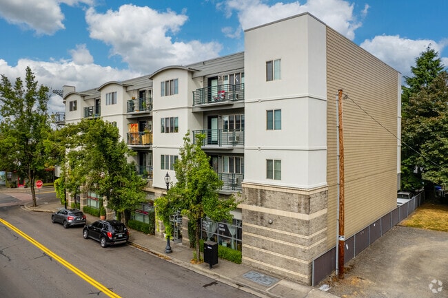 Building Photo - Central Point