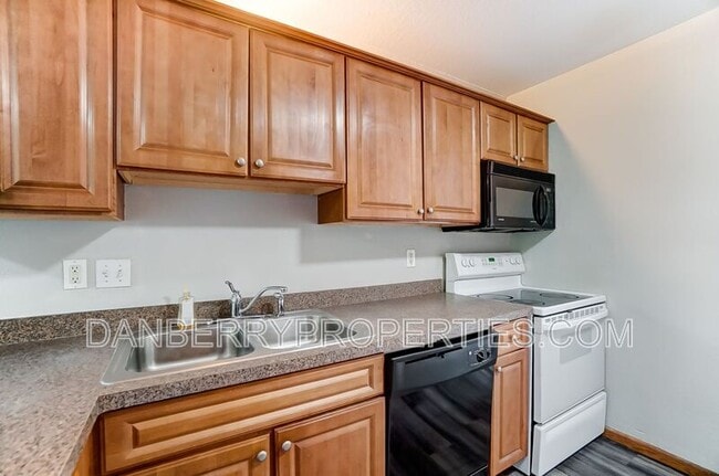 Building Photo - 1111 N Byrne Rd