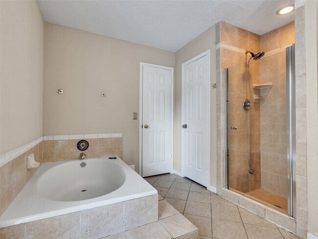 Building Photo - 9230 Wandsworth Dr