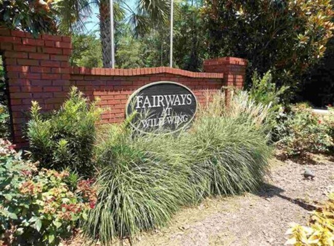 Building Photo - 3 Bedroom/2.5 Bath Townhome with garage in Wild Wing!