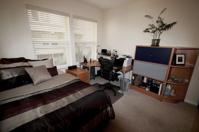 Building Photo - $1000 MOVE IN SPECIAL! Large, Updated 2 BD, 2 BA Condo w/ EV CHARGING