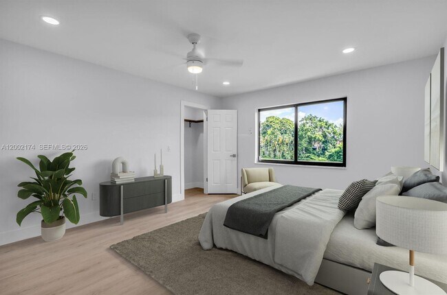 Building Photo - 8535 Casa Del Lago