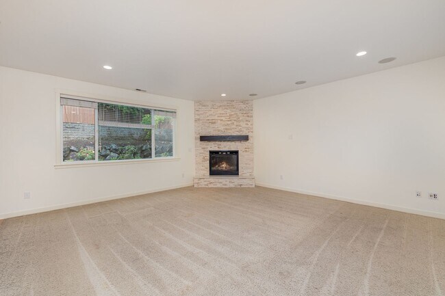 Building Photo - Beautiful Craftsman home available for ren...