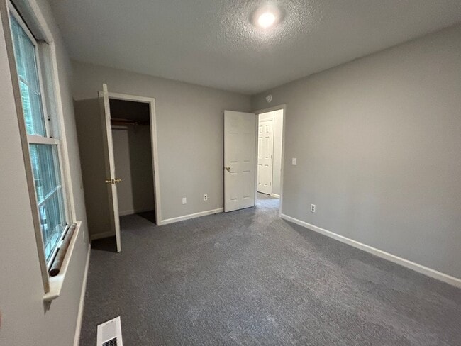 Building Photo - 308 Poplar St