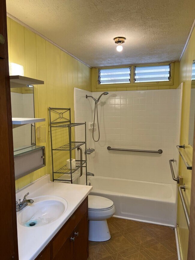 Building Photo - 949 Lehua Ave