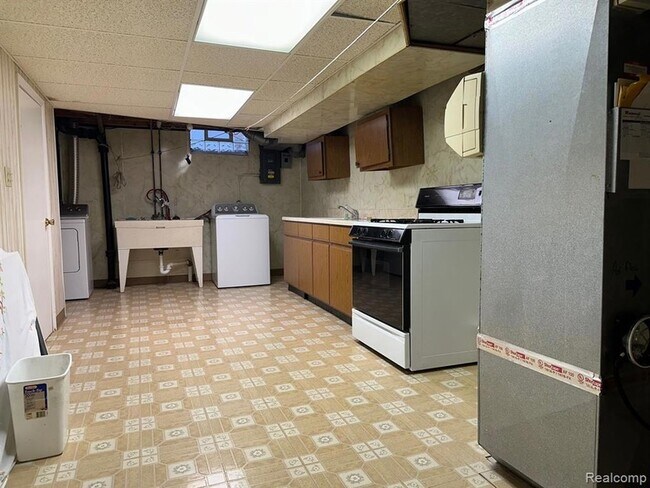 Building Photo - 4211 Gunther Dr