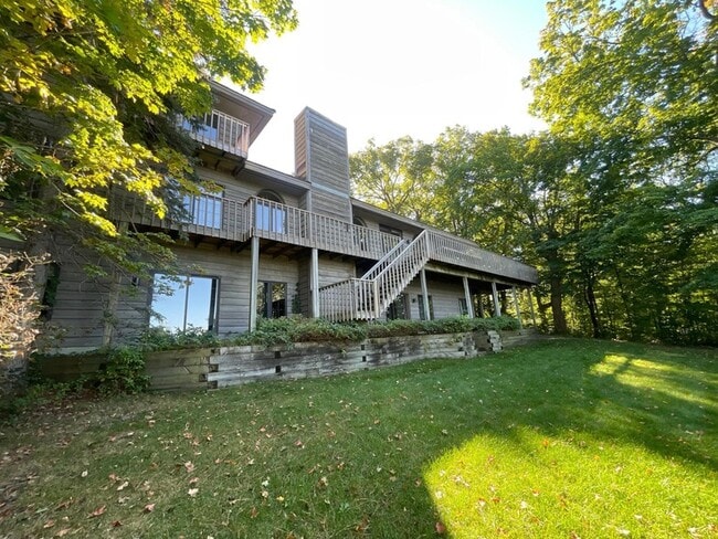 Building Photo - 44 Peninsula Rd