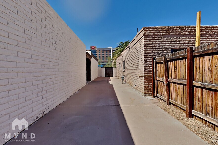 Building Photo - 1849 E Virginia Ave