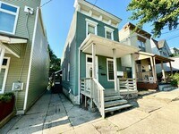 Building Photo - 4 bed/2 full bath Rental on Warner - Mins ...