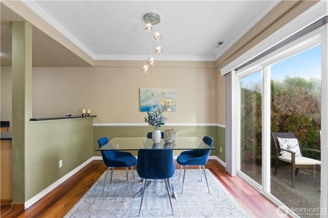 Building Photo - Town house available in desirable woodinville