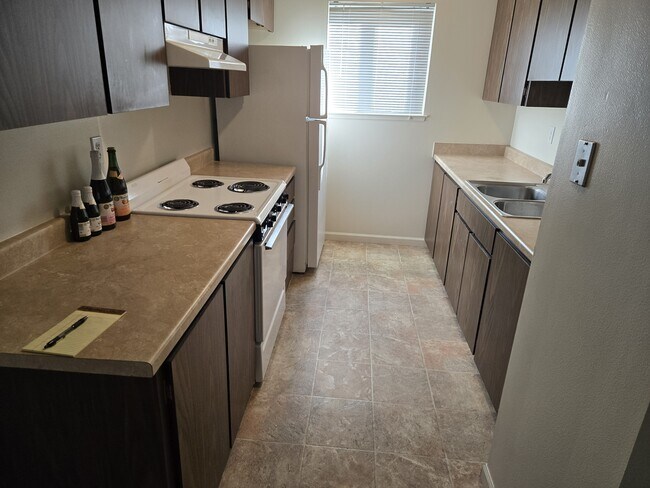 Kitchen - 613 Peartree Dr