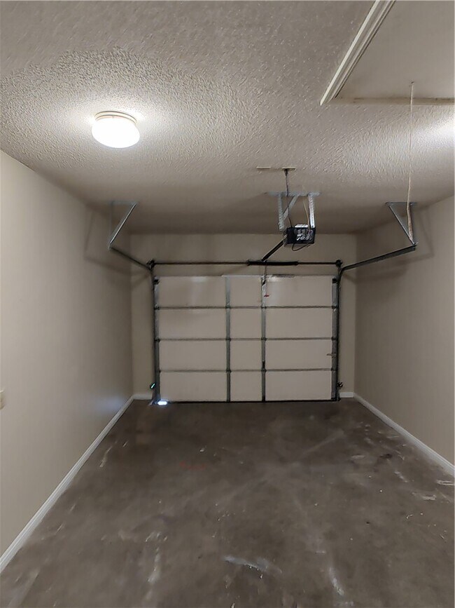 Building Photo - 218 Fox Run Pl