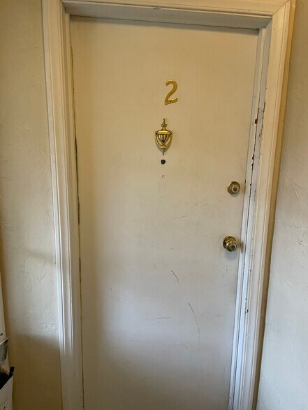 Building Photo - 1037 6th St W