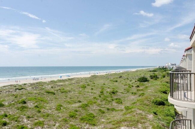 Building Photo - 2400 N Lumina Ave