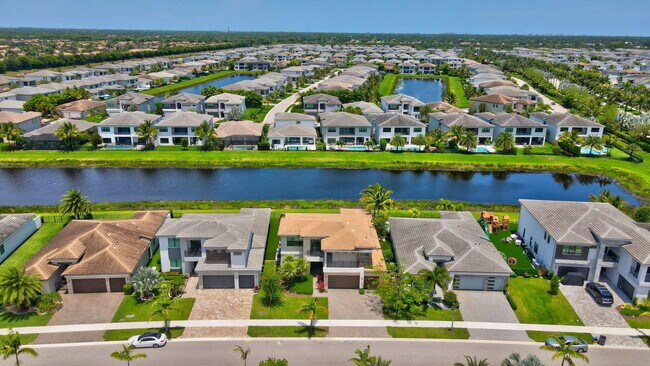Building Photo - 17112 Aquavera Way