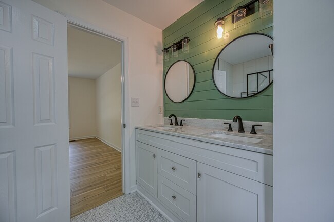 Building Photo - 2416 Horseshoe Bend Dr