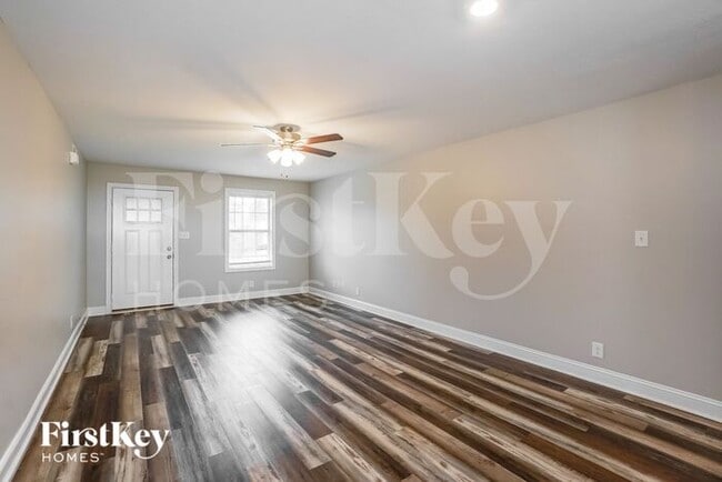 Building Photo - 305 Peterson Ln