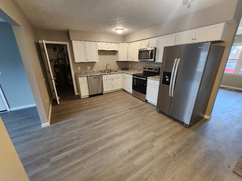 Building Photo - 1146 Morris Ave