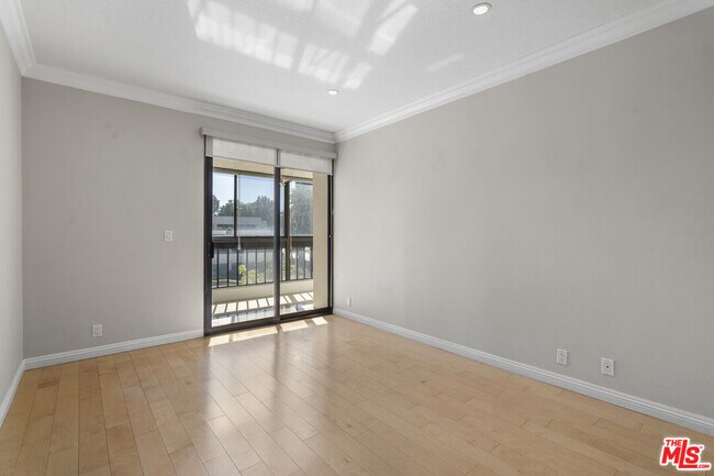 Building Photo - 4477 Wilshire Blvd