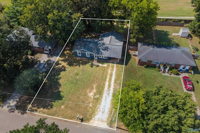 Building Photo - 805 W Arbor Dr NW