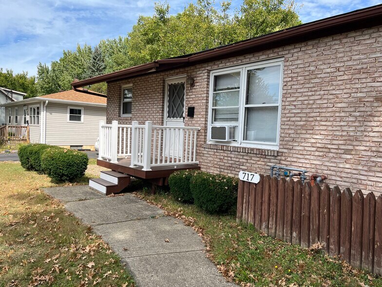 Building Photo - 717 Tallmadge Rd
