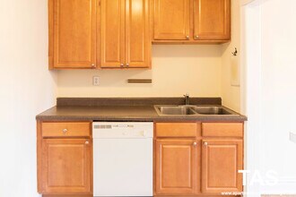 Building Photo - 617 W Melrose St