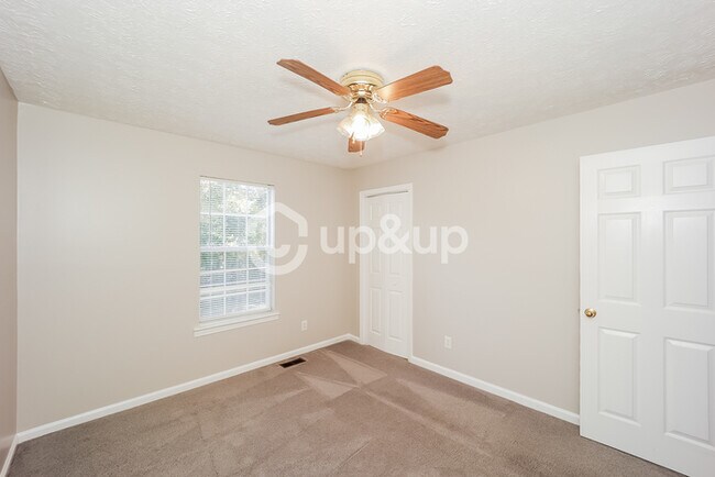 Building Photo - Fantastic 3bd/2.5ba home! Coming soon!