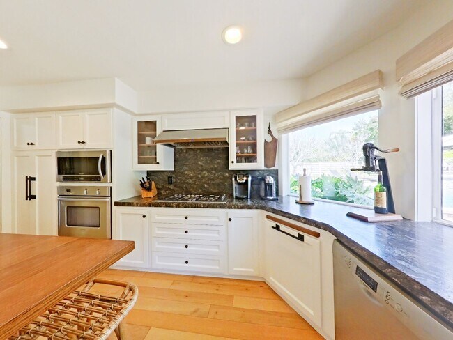 Building Photo - 33702 Calle Conejo