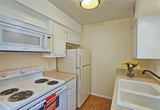 Building Photo - 47 Monet Ct NW
